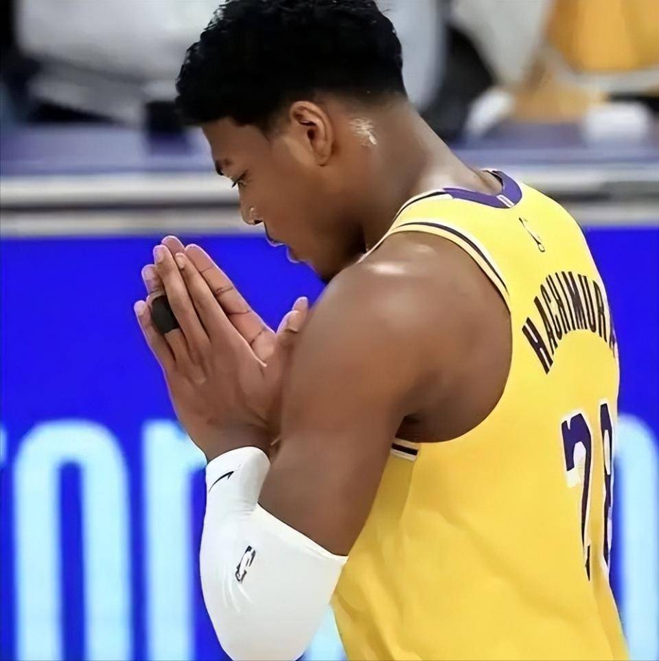 爵士狂砍湖人分，波尔津吉斯迎来新赛季高光！