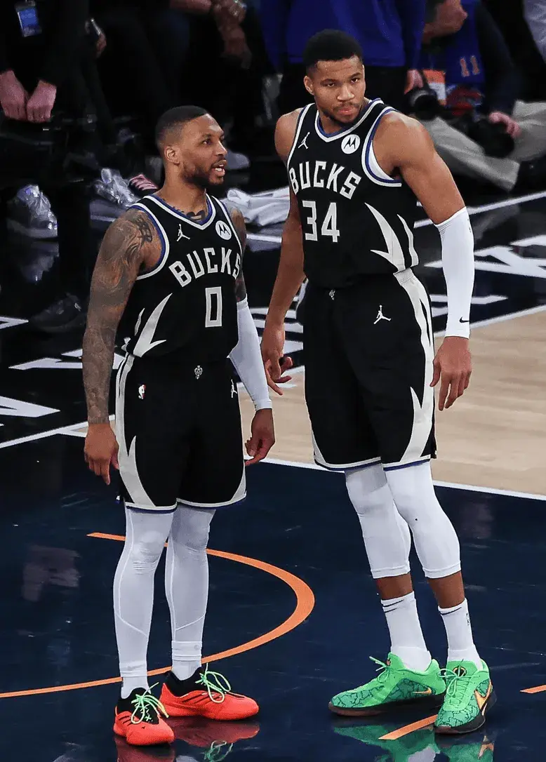 包含字母哥重返赛场，刷新纪录首场状态出色，巴黎圣日耳曼观众沸腾！的词条